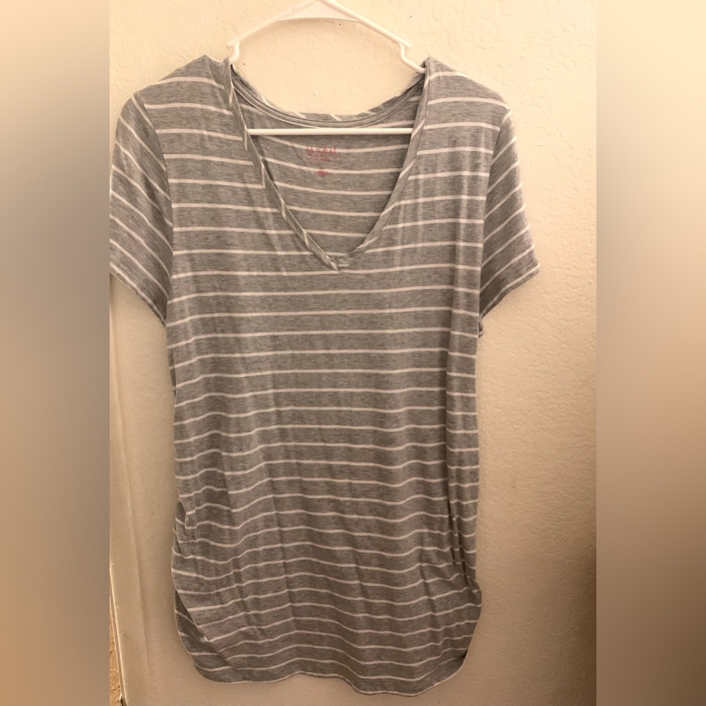 Ingrid & Isabel Maternity grey v-neck t-shirt top XL